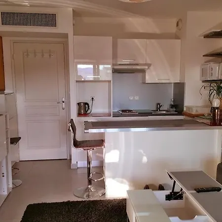 Juan-les-pins Moderne Studio, Sea View Apartment *