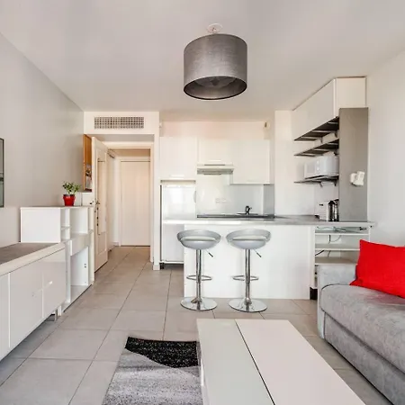 Juan-les-pins Moderne Studio, Sea View