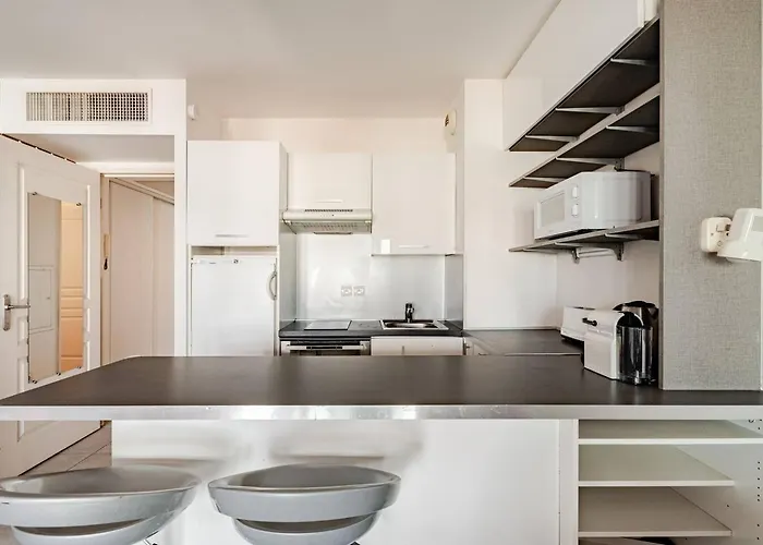Juan-les-pins Moderne Studio, Sea View